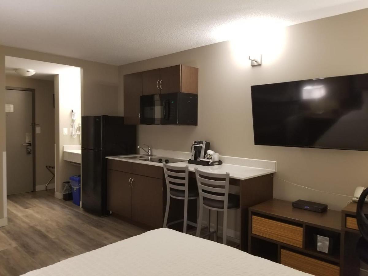 Super 8 By Wyndham Winnipeg West Esterno foto