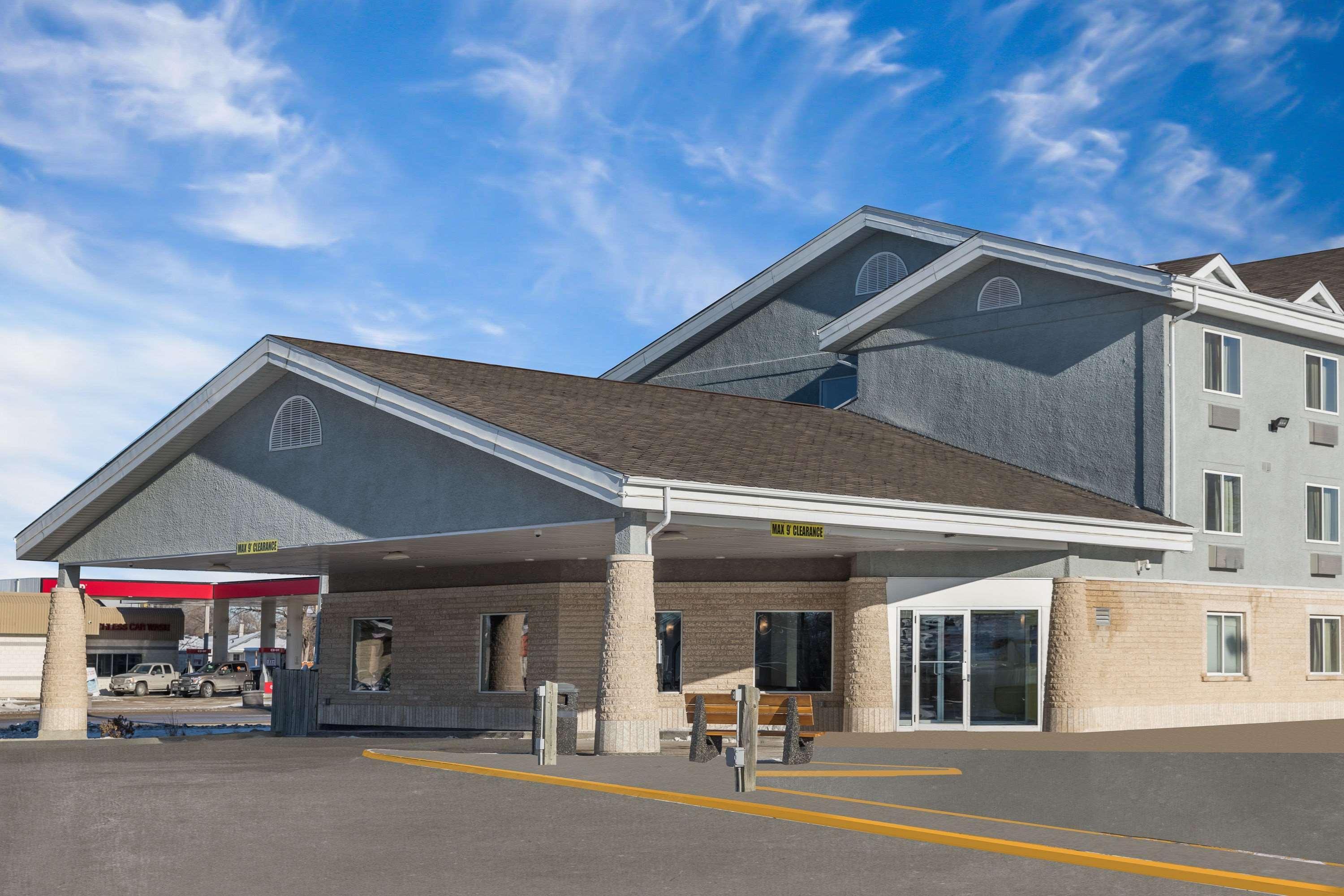 Super 8 By Wyndham Winnipeg West Esterno foto