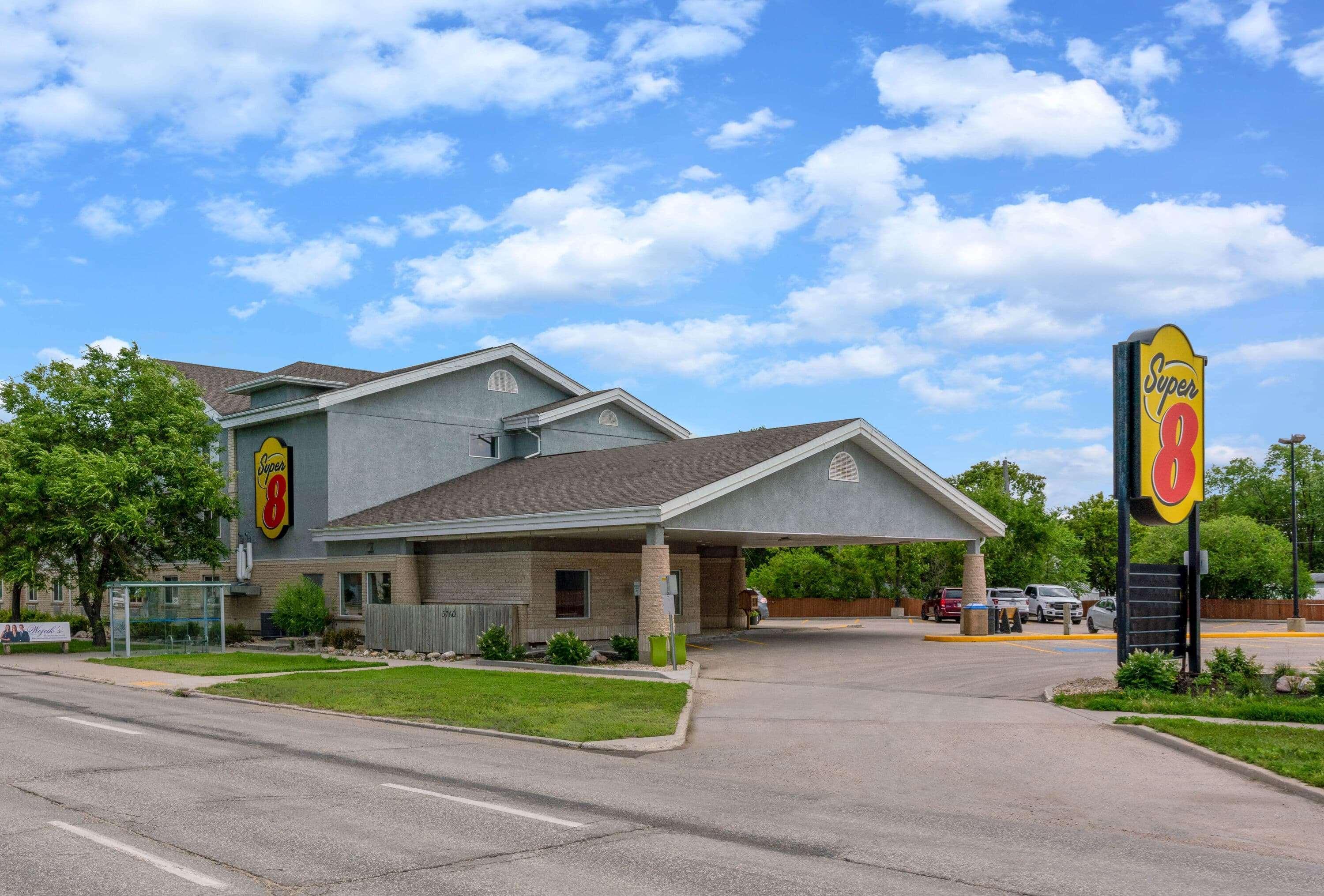 Super 8 By Wyndham Winnipeg West Esterno foto