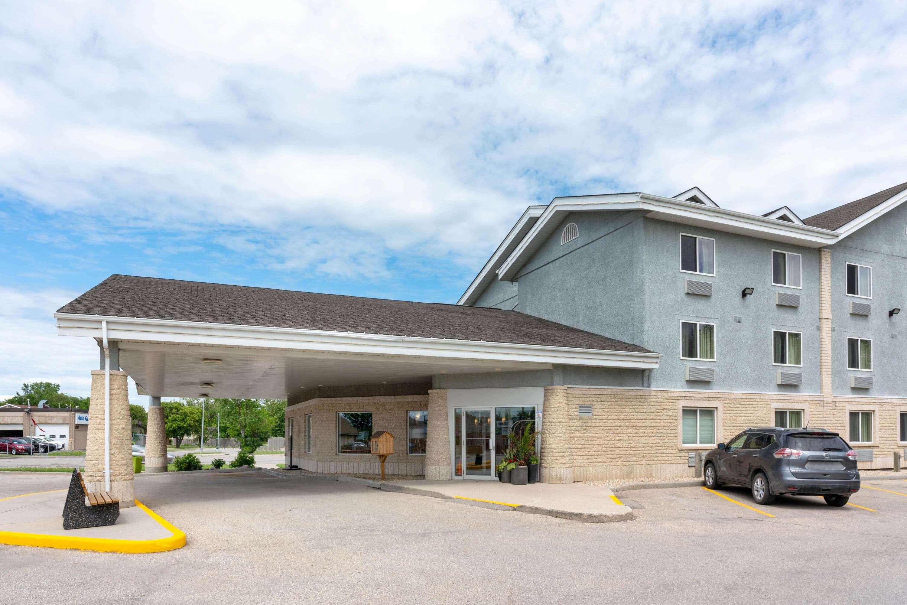 Super 8 By Wyndham Winnipeg West Esterno foto