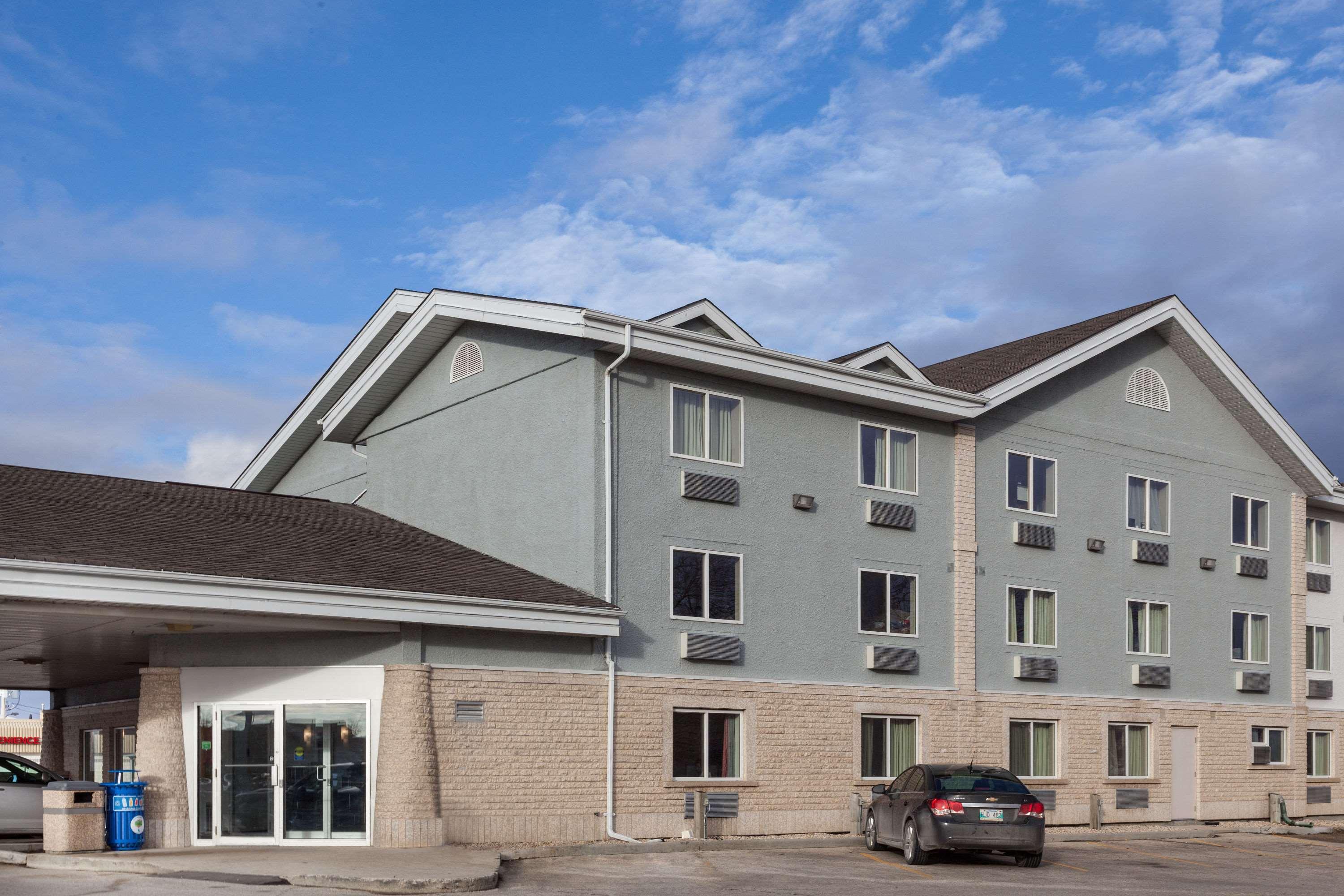 Super 8 By Wyndham Winnipeg West Esterno foto