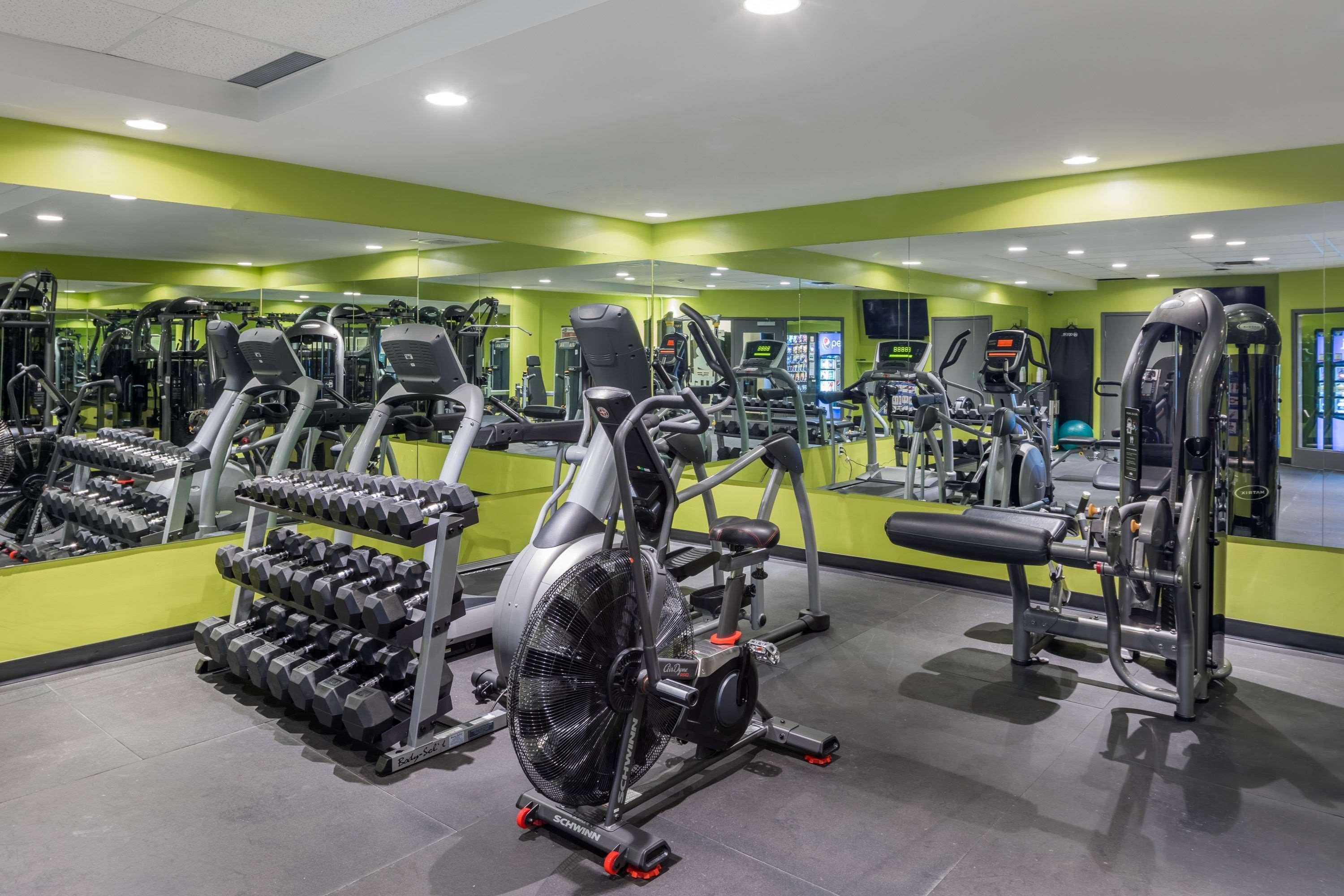 Super 8 By Wyndham Winnipeg West Esterno foto