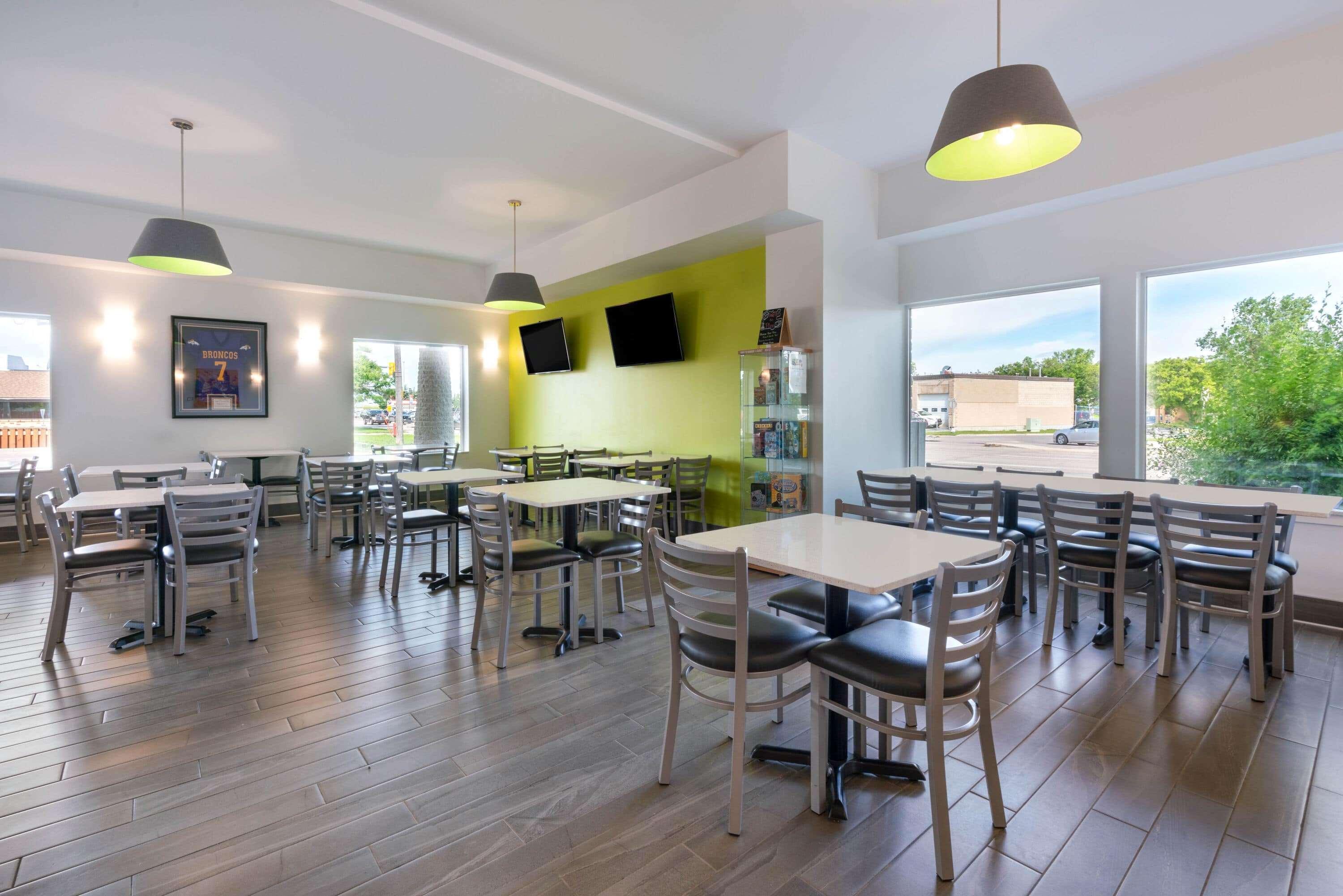 Super 8 By Wyndham Winnipeg West Esterno foto