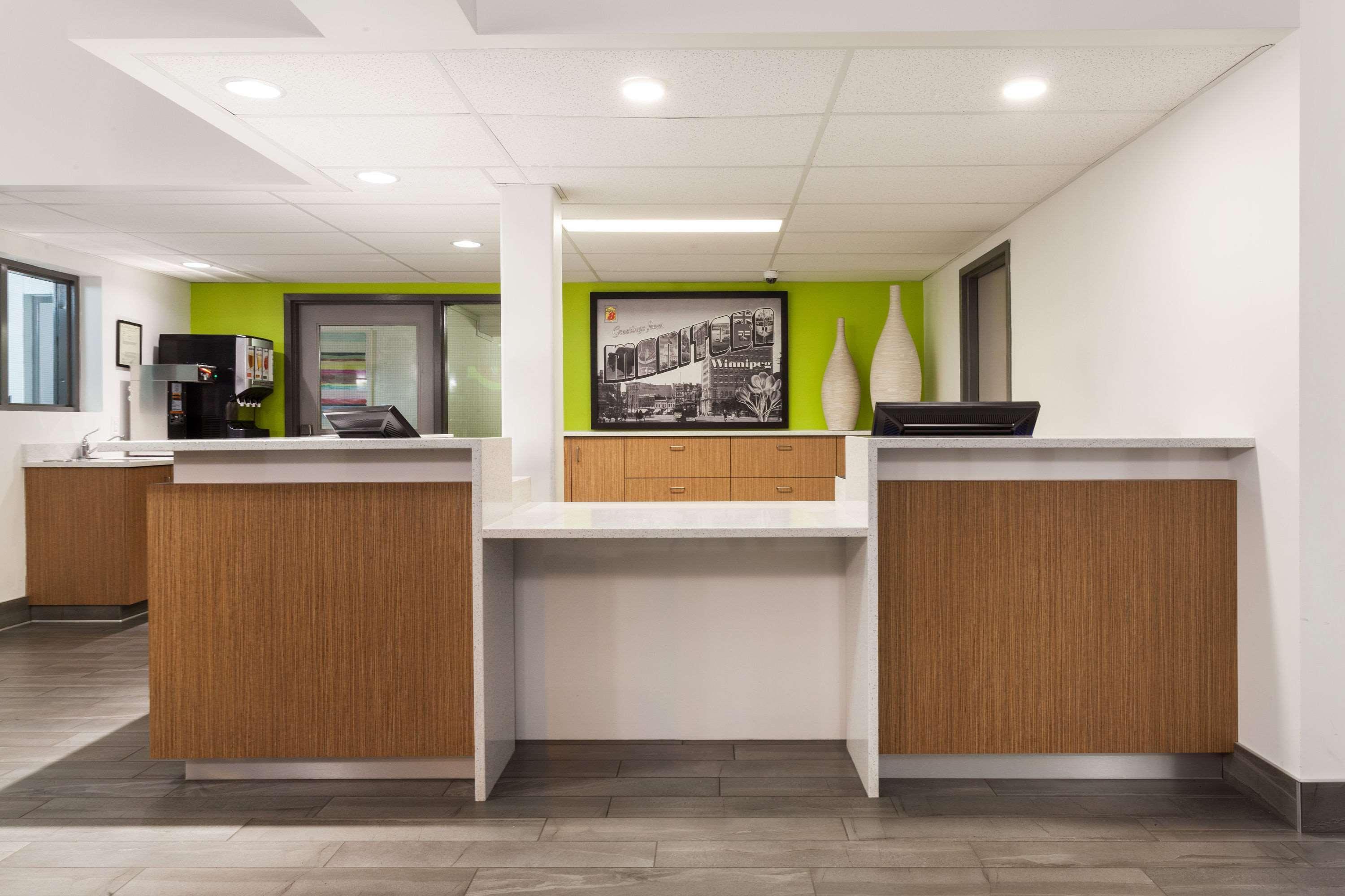 Super 8 By Wyndham Winnipeg West Esterno foto