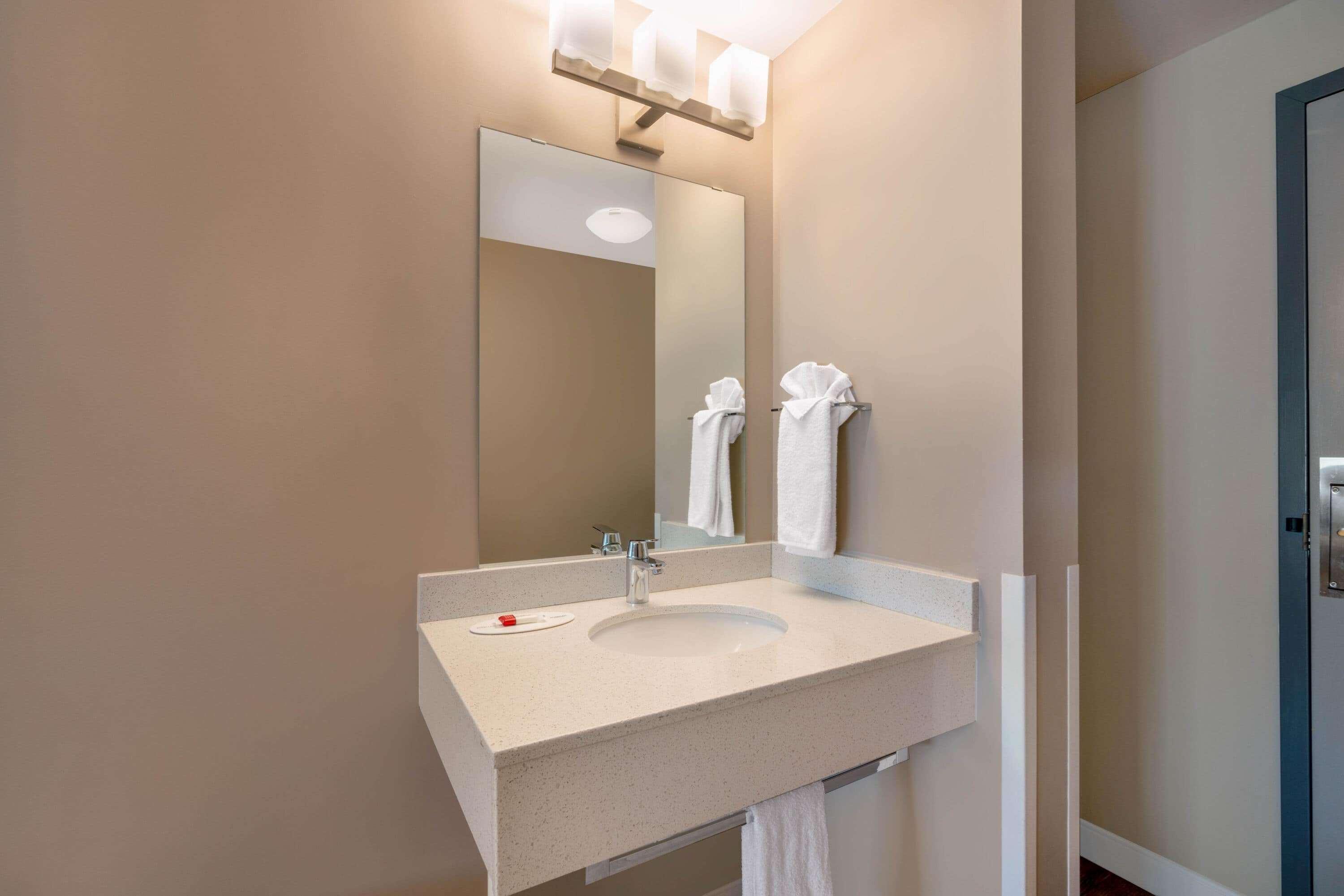 Super 8 By Wyndham Winnipeg West Esterno foto