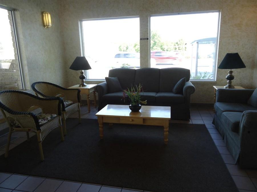 Super 8 By Wyndham Winnipeg West Esterno foto