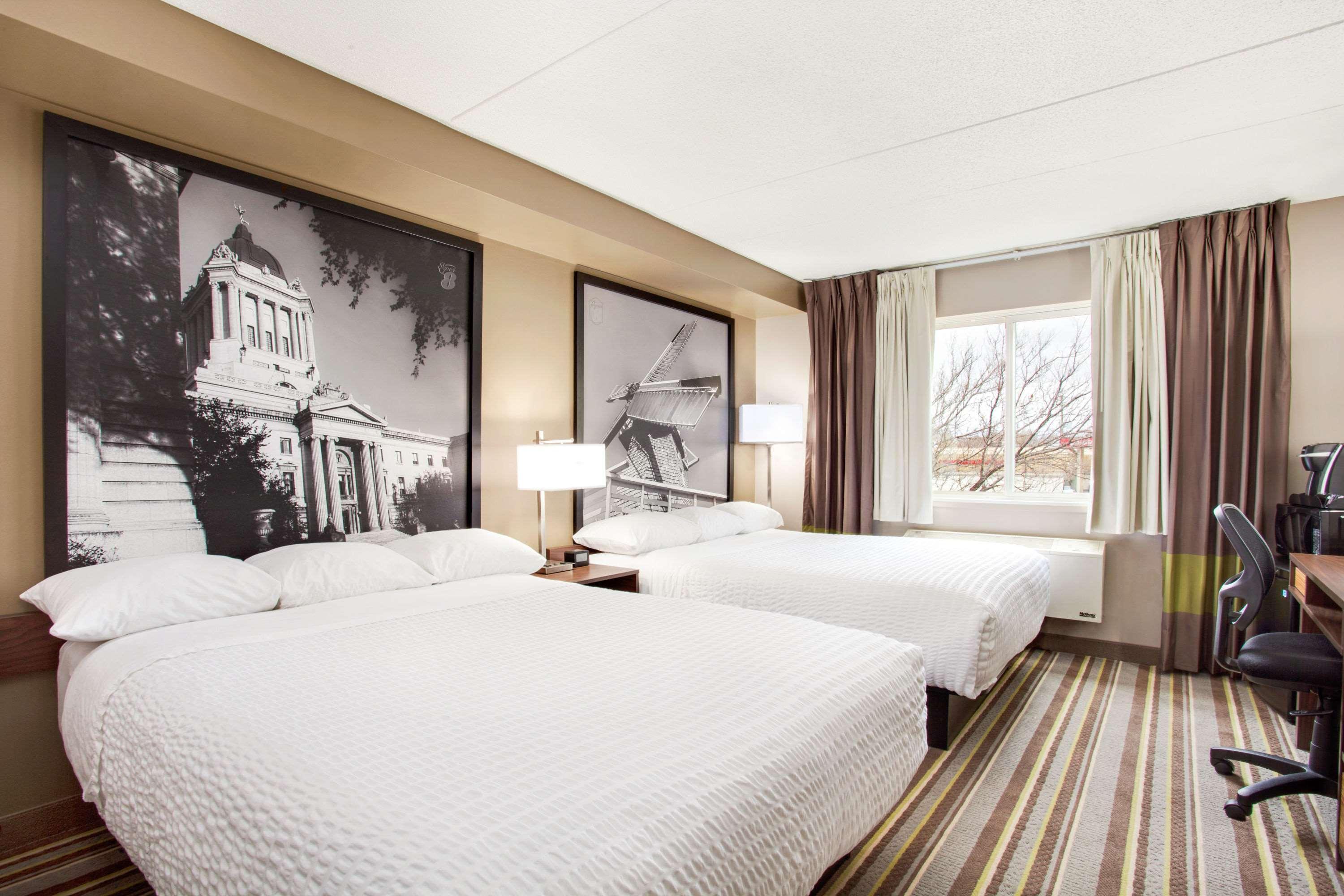 Super 8 By Wyndham Winnipeg West Esterno foto