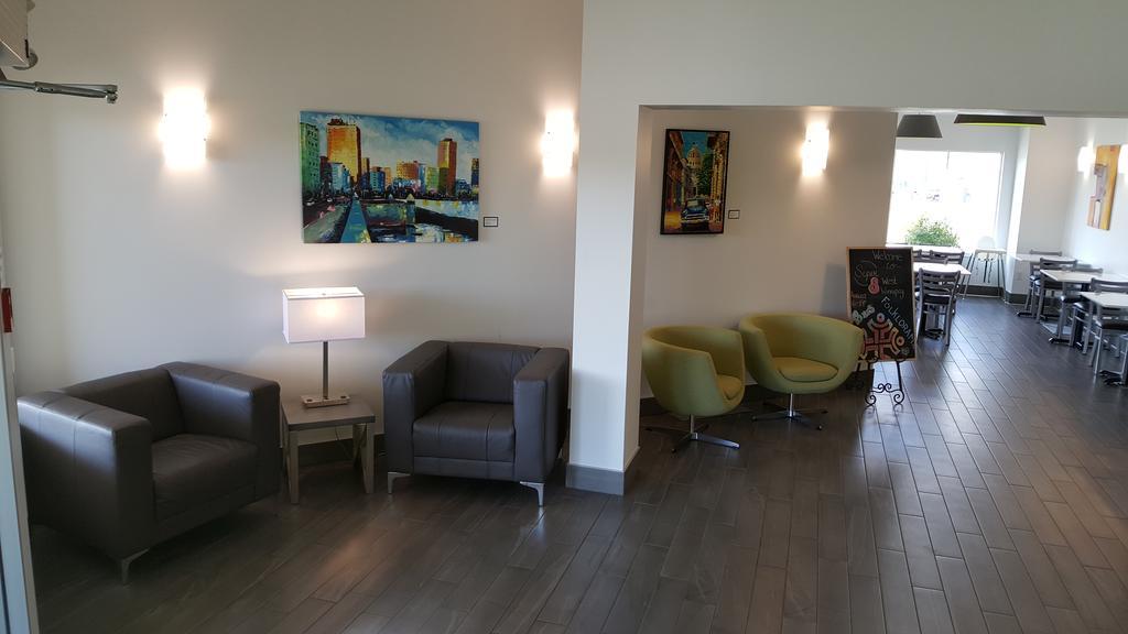 Super 8 By Wyndham Winnipeg West Esterno foto