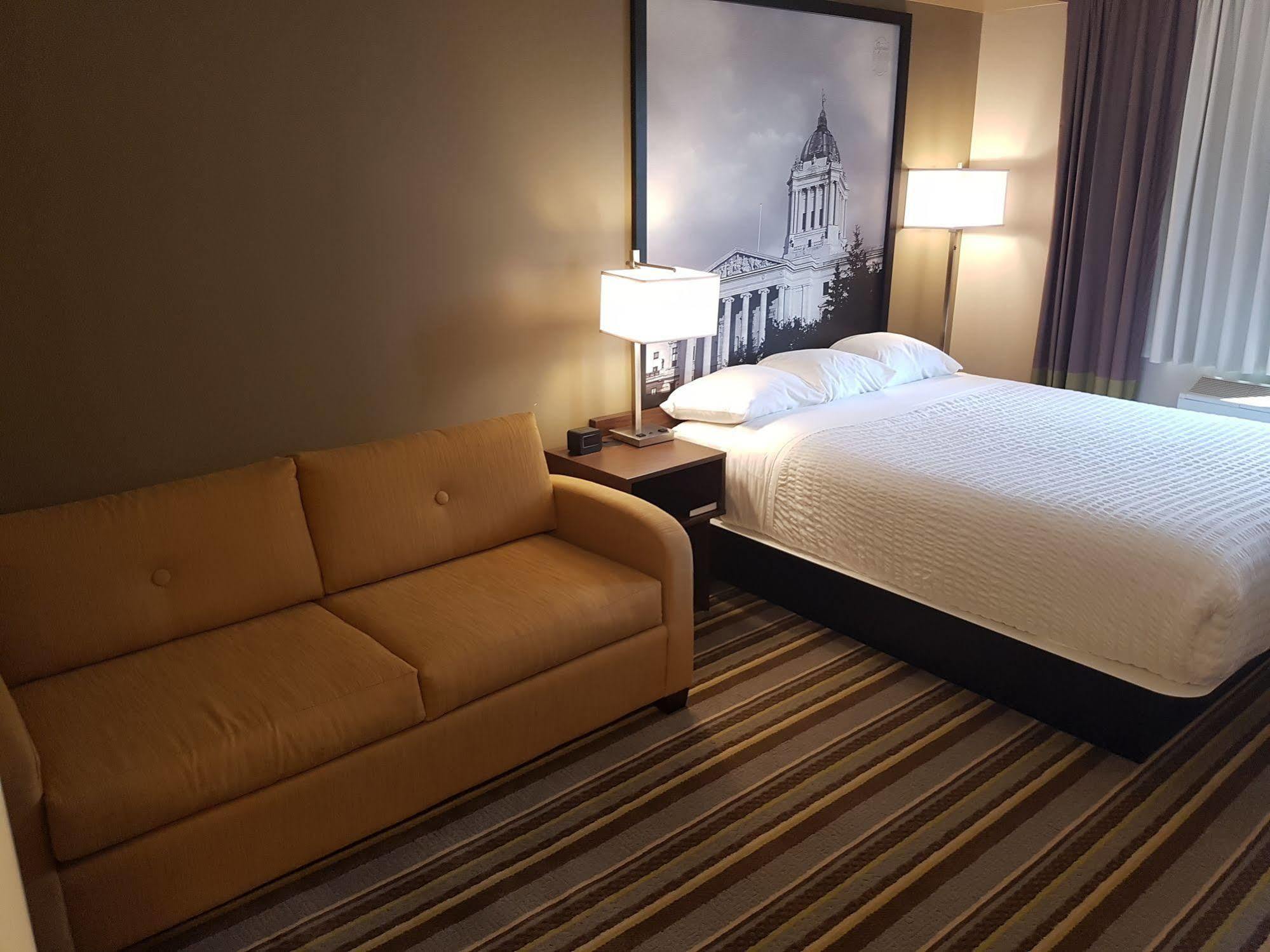 Super 8 By Wyndham Winnipeg West Esterno foto