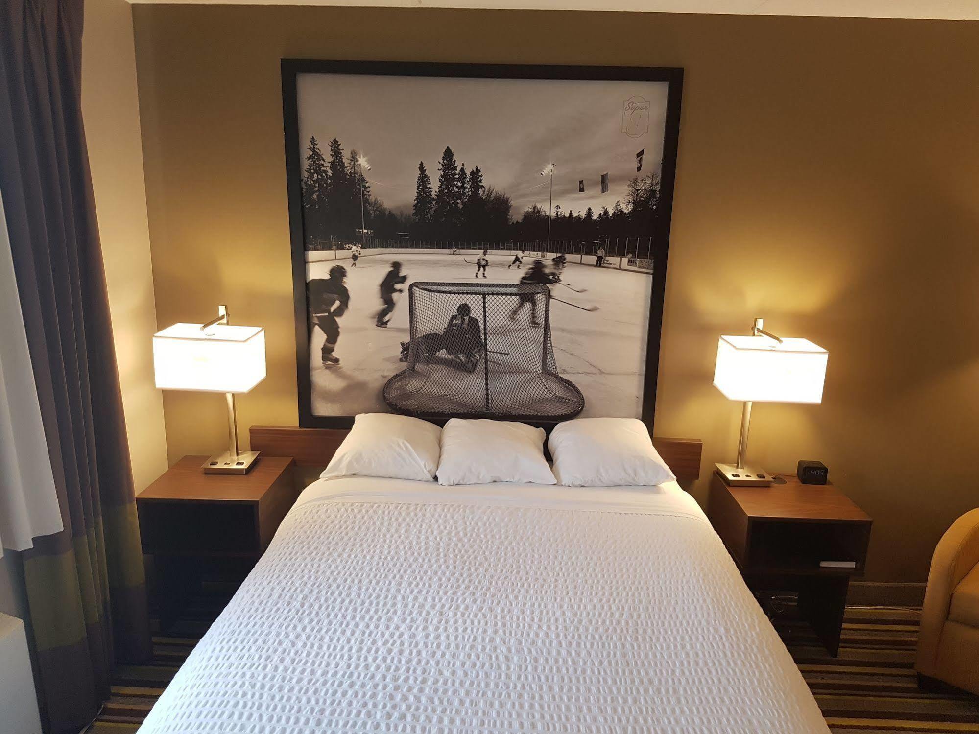 Super 8 By Wyndham Winnipeg West Esterno foto