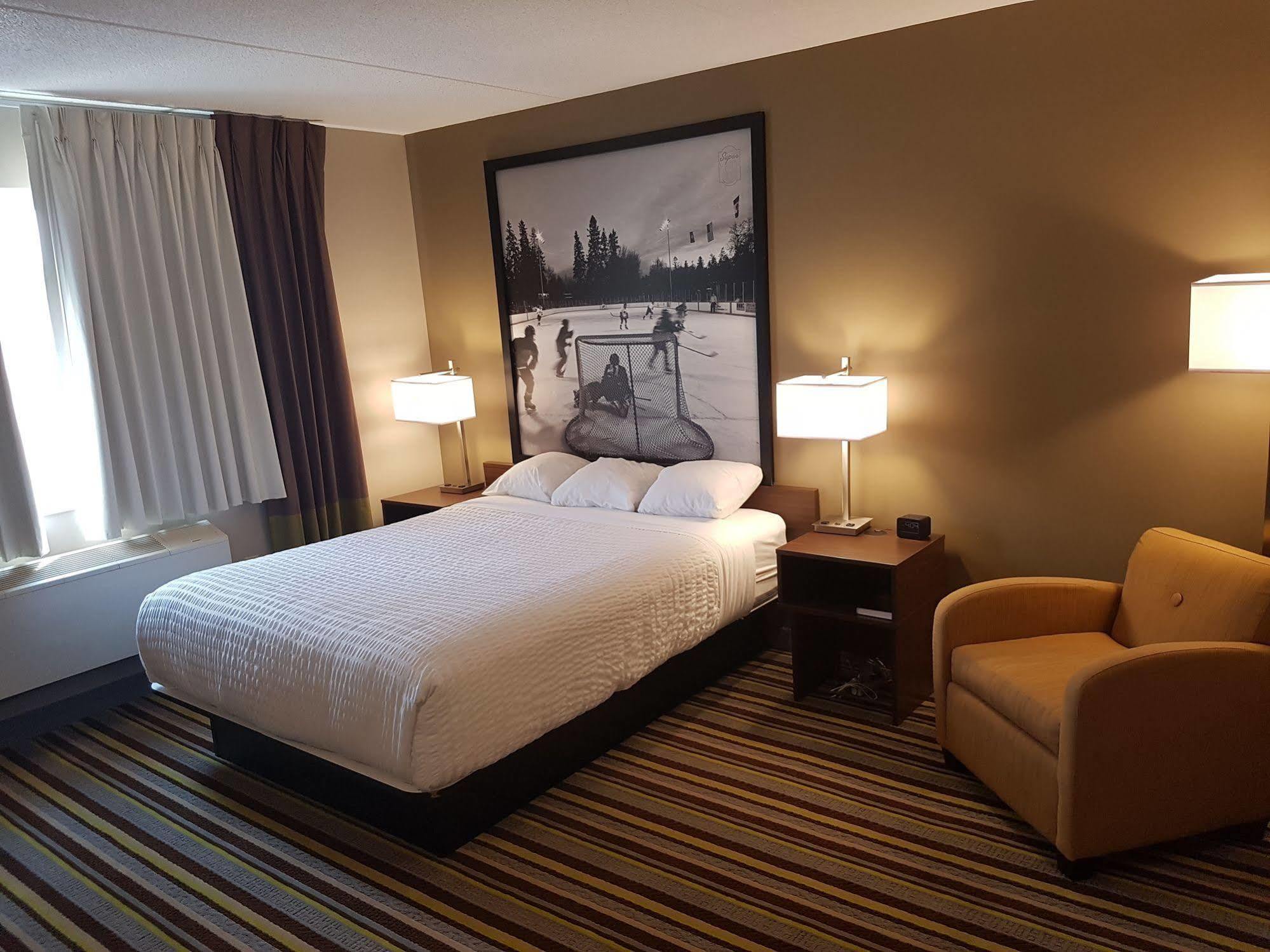 Super 8 By Wyndham Winnipeg West Esterno foto